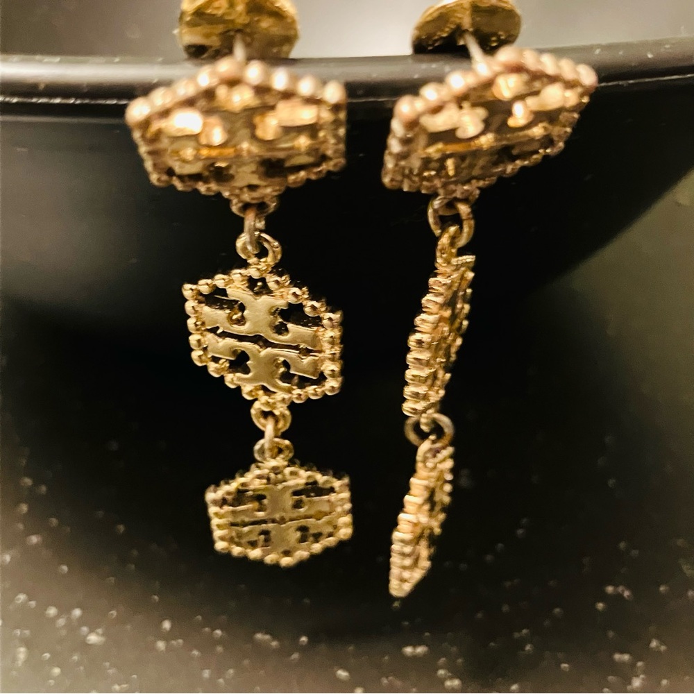 Tory Burch- Hex Logo 3 Tier Drop Stud Earrings in Gold. EUC. - Picture 5 of 7